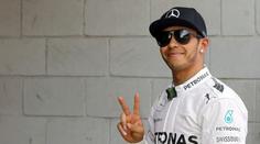 F1 je na začátku a Hamilton chce novou smlouvu. Teď má přes miliardu