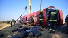 Na maďarské dálnici havaroval autobus s turisty. 12 mrtvých, mnoho zraněných