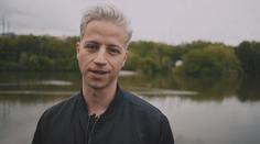 Moderátor Snídaně volit půjde! Tohle Milana Peroutku překvapilo