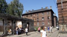 Romové v Ostravě opravují svoje ghetto, malují a zedničí