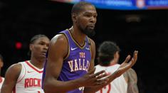 Jako v Kulovém blesku. Do výměny Kevina Duranta v NBA se zapojilo sedm týmů