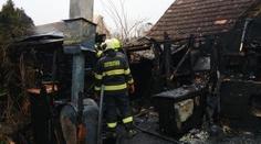 Neštěstí na Strakonicku: Při požáru přístavby uhořel člověk