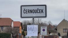 Pavel zatím zůstane bydlet v Černoučku. Je to super chlap, říkají o něm sousedé