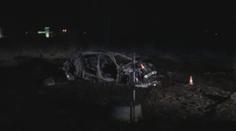 Řidič proletěl objezdem, uhořel v autě. Pár skončil s autem v řece