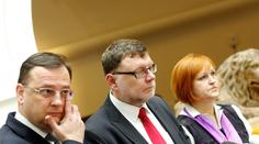Vláda hraje o čas. Hlasování v parlamentu chce odložit. Kalousek rozpočet předělá