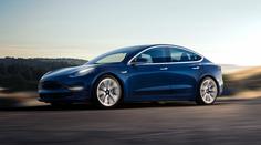 Tesla ztrácí miliardy a Musk nervy. Napadl své kritiky