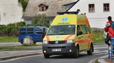 Senior na Brněnsku přecházel křižovatku, srazilo jej nákladní auto