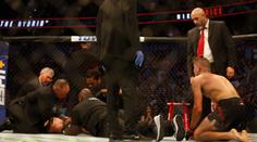 Brutální knockout! Price poslal soupeře do bezvědomí kopem vleže