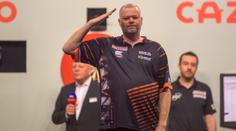 Legendární van Barneveld na MS postoupil, naopak Sherrocková končí