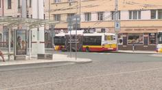 V obcích okolo Prahy budou možná brzy jezdit trolejbusy, lidé píší petice