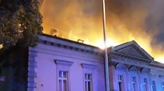 Neklidná noc hasičů! Kvůli dvěma požárům evakuovali 45 lidí