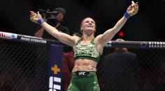 UFC má dva nové šampiony. V Las Vegas si i společně zatancovali