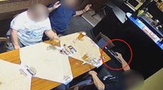 VIDEO: Barman zakázal štamgastovi kouřit, ten v hospodě 6x vystřelil!