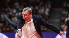 Kouč reprezentace je zavřený v Izraeli. Smí nejdál 100 metrů od domu