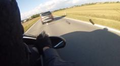 VIDEO: Dealer ujížděl s 15letou dívkou, policie po nich střílela!