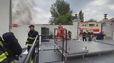 Hasiči zkrotili požár v muzeu Kampa. Zjišťují škody na milionových obrazech