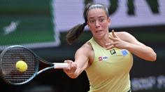 Fruhvirtová a Valentová jsou jednu výhru od Wimbledonu, Palicová po bitvě padla