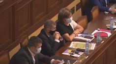 Vláda se sešla s opozicí. Kompenzační bonus bude Sněmovna řešit ve středu