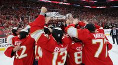 Florida znovu porazila Oilers a obhájila Stanley Cup, slaví i Nosek s Vaněčkem