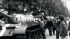 "Vojáci mířili i na děti! Tátu zrada zabila," vzpomínají lidé na rok 68