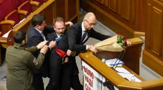 Premiéra chytil za ... rozkrok! Rvačka v ukrajinském parlamentu 