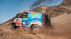 Dakar odstartoval! Šoltys nejlepší z českých kamionů, Michek v desítce