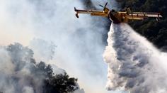 V Malibu se rychle šíří lesní požár, obyvatelé prchají
