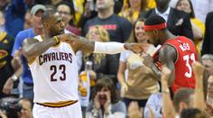 LeBronův sen je zase blíž! Cleveland i podruhé zlomil Toronto