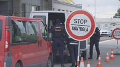 Uprchlíci hledají nové trasy do Česka. Policie s armádou hlídají hranice