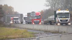 Muži měli podvádět v kamionové dopravě, skončili ve vazbě