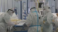 Omikron děsí Evropu. Země kvůli nové variantě zpřísňují opatření