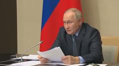 Putin se po pěti dnech objevil na veřejnosti. Měl ale dlouhé zpoždění