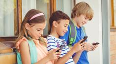 Školy zakazují mobily o přestávce, rodiče jásají! ANKETA