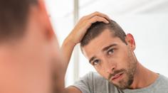 Zavřená kadeřnictví a barbershopy? Návod, jak si upravit vlasy jako profík