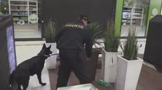 Prodavačky se k němu prý nechovaly hezky, tak nahlásil bombu
