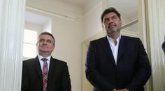 Hradní papaláš kašle na karanténu! Vrátil se z Číny a chodí po Praze