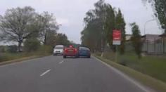 Řidiči se pohádali, jeden pak druhého vytlačil do protisměru!