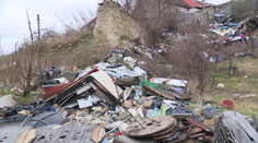 Kladno je v úzkých. U radnice vyrostla černá skládka, město se jí nedokáže zbavit