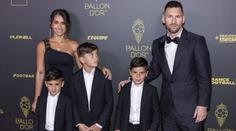 Krásná Antonela pózovala Messimu v sexy bikinách. Párty u bazénu