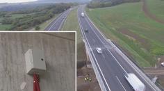 Práce na dálnici D8 finišují. Svah, který ji dříve zasypal, hlídají čidla
