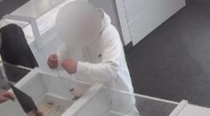 Zloděj smolař. Policie dopadla muže po krádeži řetízku za pár minut
