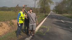 Jak dohnat silničáře k práci? Na vozovce se objevil penis!
