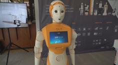 Začal největší veletrh s roboty. Mohli by nahradit zdravotní sestry