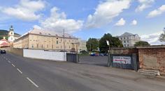 Policie obvinila učitele z Teplicka z pohlavního zneužívání, hrozí mu 10 let