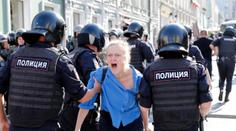 Nepovolené protesty v Moskvě: Policie zatkla přes tisíc lidí!
