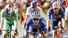 Sagan dojel v 15. etapě na 4. místě. Z vítězství se po spurtu raduje Philipsen