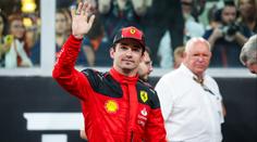 Ferrari ukázalo nové kombinézy. Zmizela černá barva a fanoušci jsou nadšení