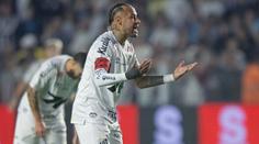 Neymar slavil neexistující gól. Trapas završil přelomeným rohovým praporkem