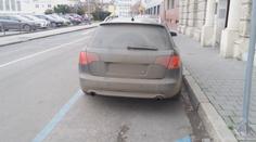 Pozor na břečku na silnici. Za špinavé auto můžete přijít i o řidičák