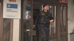 Drama při zatýkání ženy se žloutenkou. Poplivala policistu a mohla ho nakazit